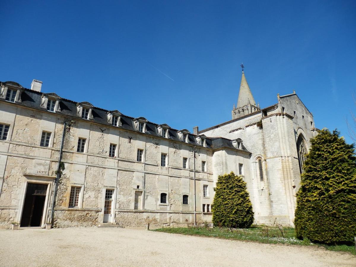 Logis Hotel Restaurant L'Essille Bassac Exterior foto
